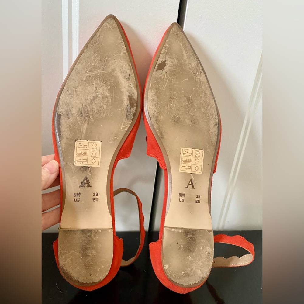 ANTHROPOLOGIE Red suede flats with scalloped detail and ankle straps. - Picture 4 of 7